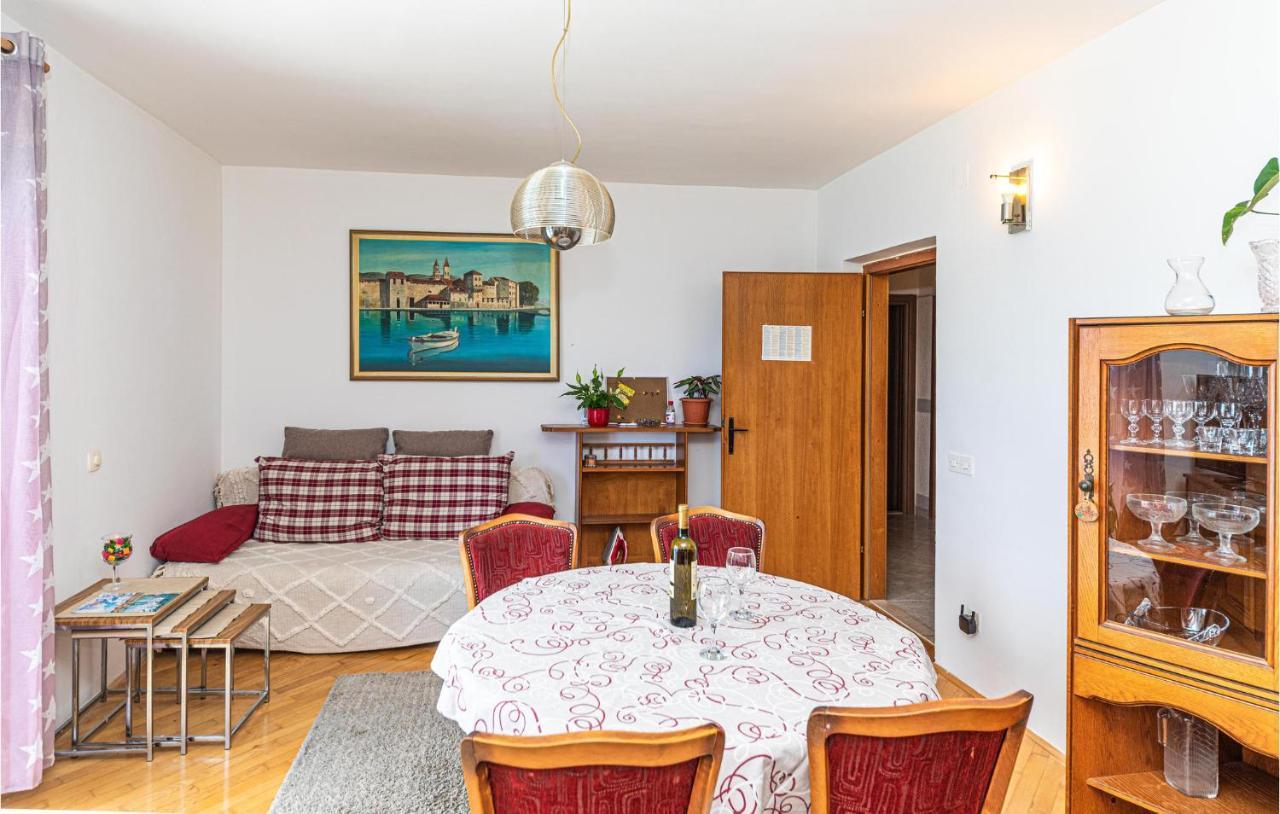 2 Bedroom Beautiful Apartment In Okrug Gornji Trogir Luaran gambar